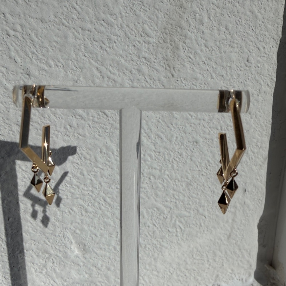 Maison Birks 18K Yellow Gold Geometric Drop Earrings - Picture 6 of 10